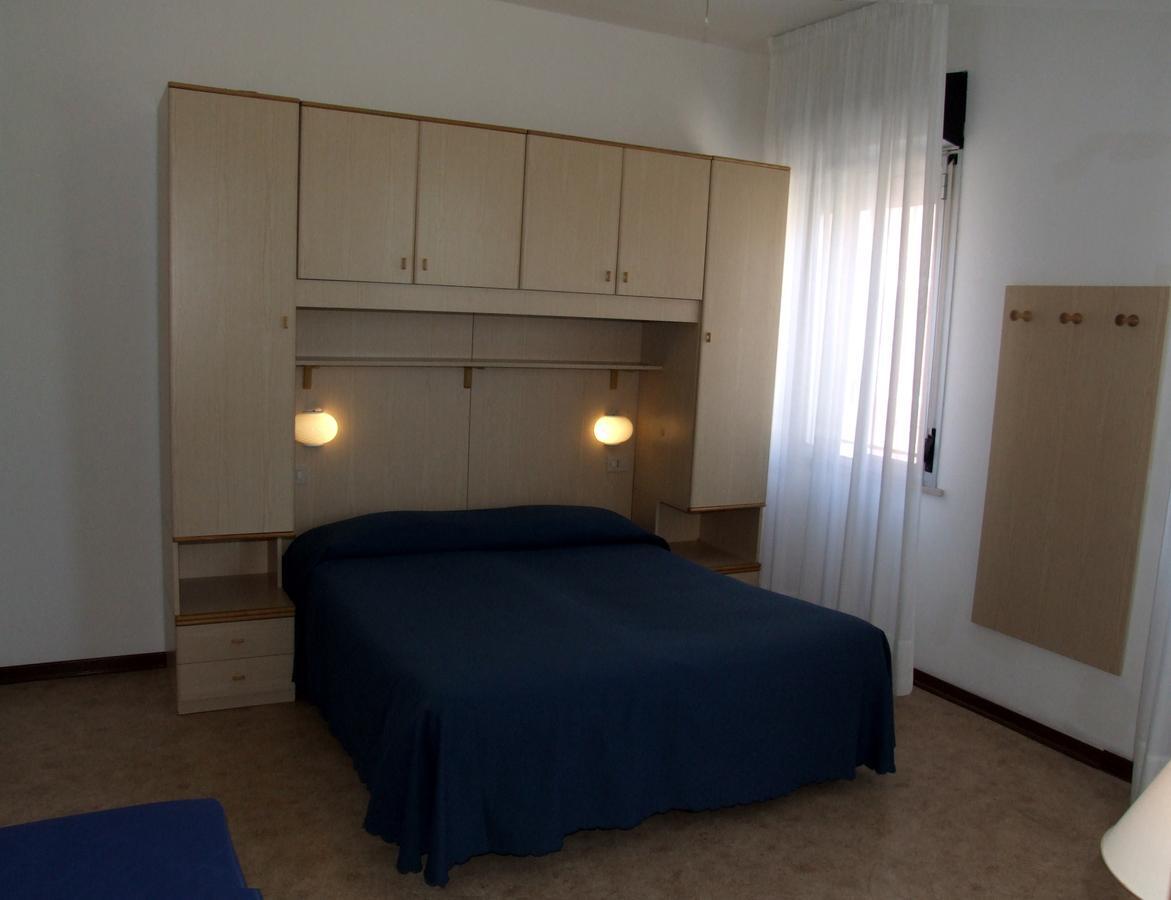 Hotel Firenze Caorle Cameră foto